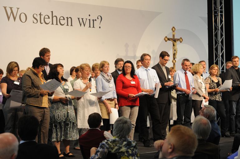 KNA_233371 Teilnehmer stellen ihre Ergebnisse vor